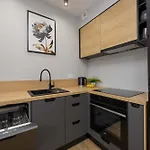 شقة Komfortowe Rodzinne Okrzei By Renters
