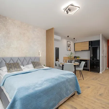 Komfortowe Rodzinne Okrzei By Renters Apartamento Varsóvia